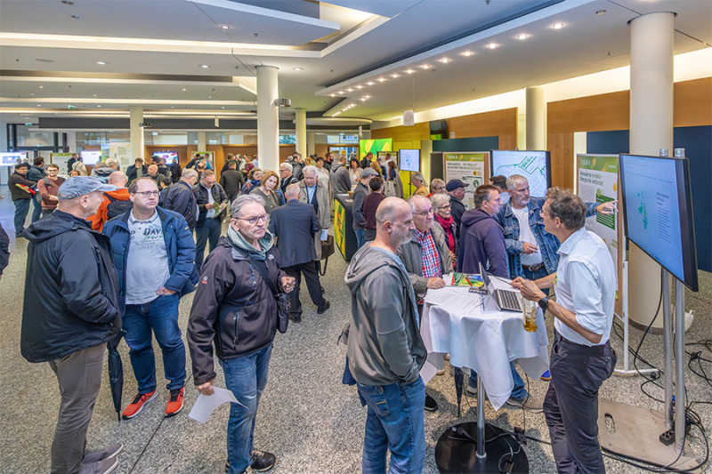 300 Bürgerinnen und Bürger informierten sich in der Händelhalle über die Zukunft der Wärmeversorgung in Halle.