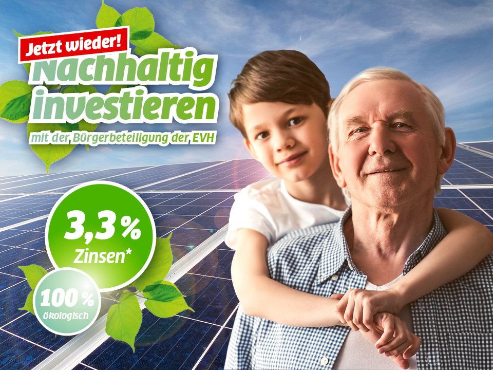 Enkel umarmt Opa, Button 3,3 % Zinsen, Schriftzug "Jetzt Wieder Nachhaltig investieren mit der Bürgerbeteiligung der EVH"