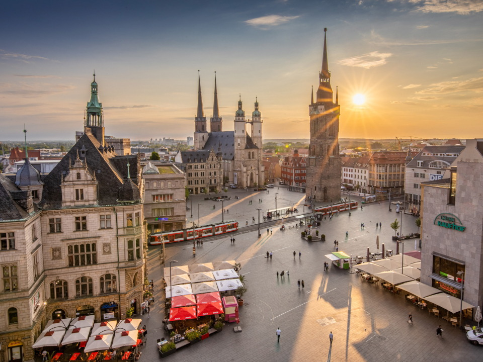 Marktplatz mit Händel-Denkmal