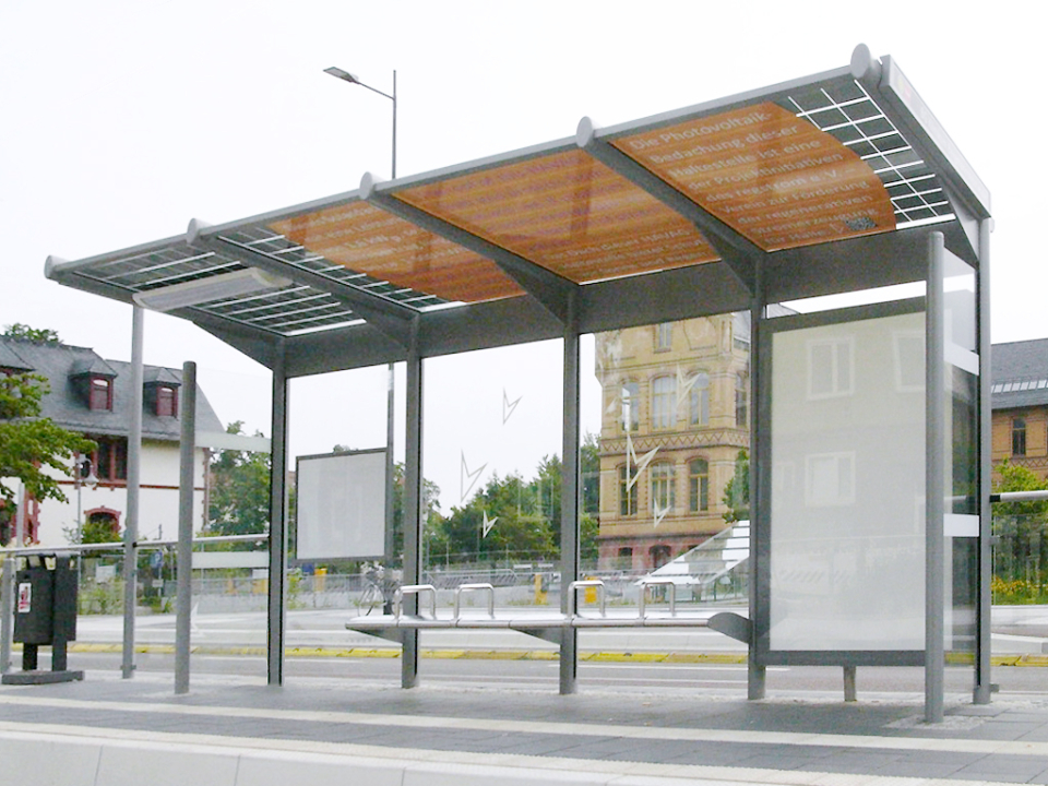 Fahrgastunterstand an einer Haltestelle